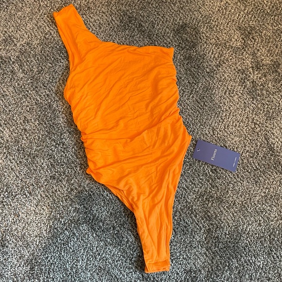 NWT! Orange One-Shoulder Body-Suit - Picture 5 of 10